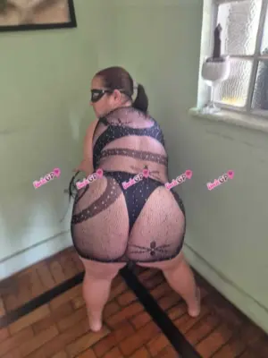 Escort BBW com 35 anos, e estou aqui para proporcionar...