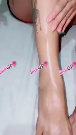 Acompanhante Tatuada em Curitiba: Curvas e Prazer