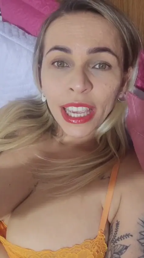 Loira Perfeita de Olhos Verdes: Sexo Virtual e Pacotes Adultos Exclusivos