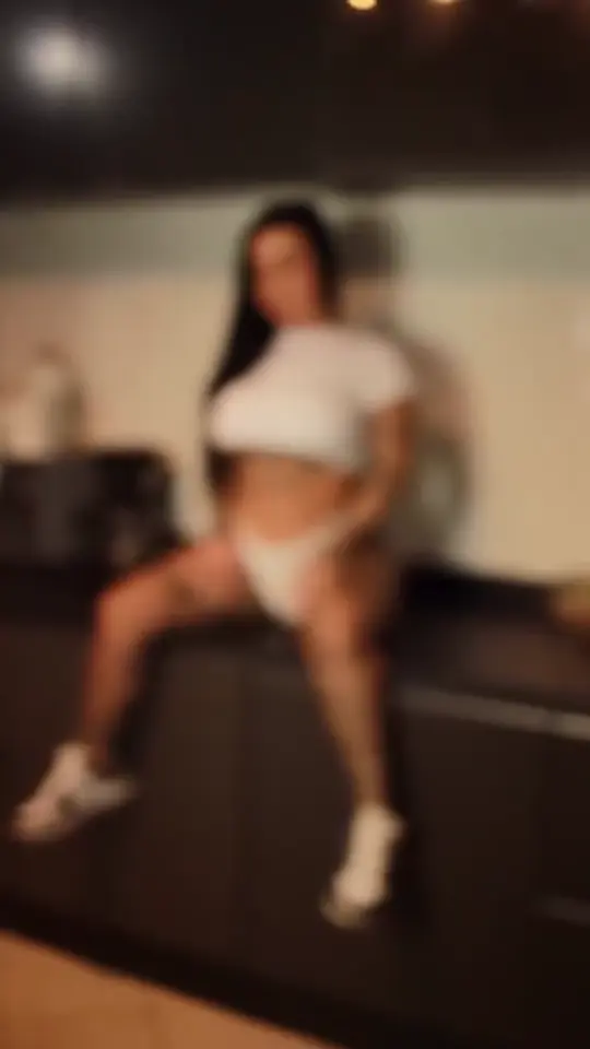 Morena Tatuada Peituda em Sexo Virtual Quente