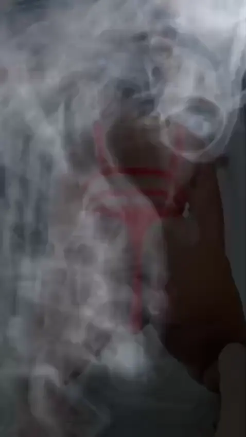 Travesti Negra de Lingerie Vermelha se Exibe em Cabo Frio – Vídeo Sensual no RJ