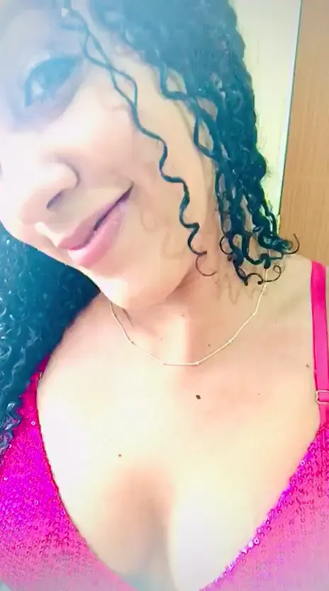 Ninfetinha Gostosa Natural Magrinha em Sexo ao Vivo: Camgirl Exibindo Peitos, Buceta e Bunda Pelada
