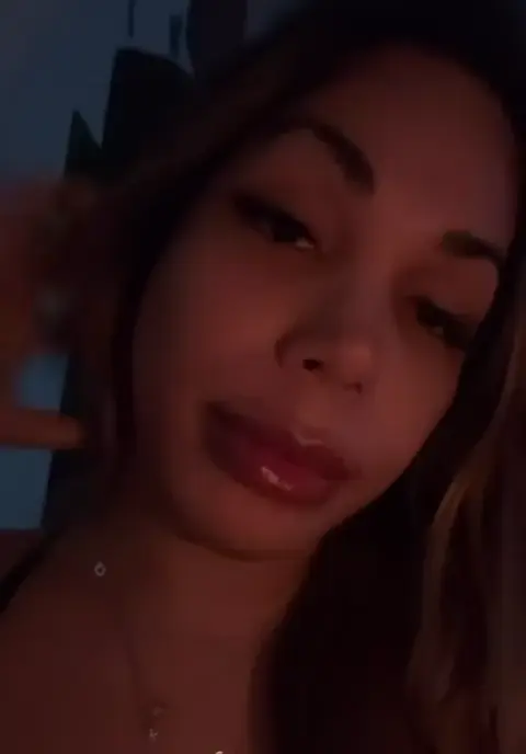 Travesti Loirinha Gostosa: Sexo Virtual Ao Vivo com Rosto Perfeito e Pauzuda – Goze Agora!