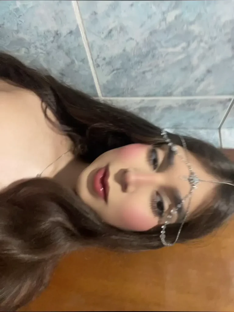 Trans Gostosa Pelada no Banheiro - Sexo Virtual Ao Vivo e Putaria Intensa