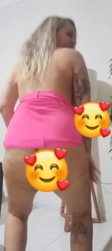 Loira Gostosa com Bunda Grande Enorme Fazendo Vídeo Caseiro e Chamada de Putaria - Vem Gozar com Ela!